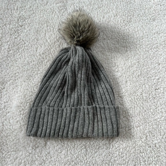 H&M  Pompom Hat - Picture 2 of 5